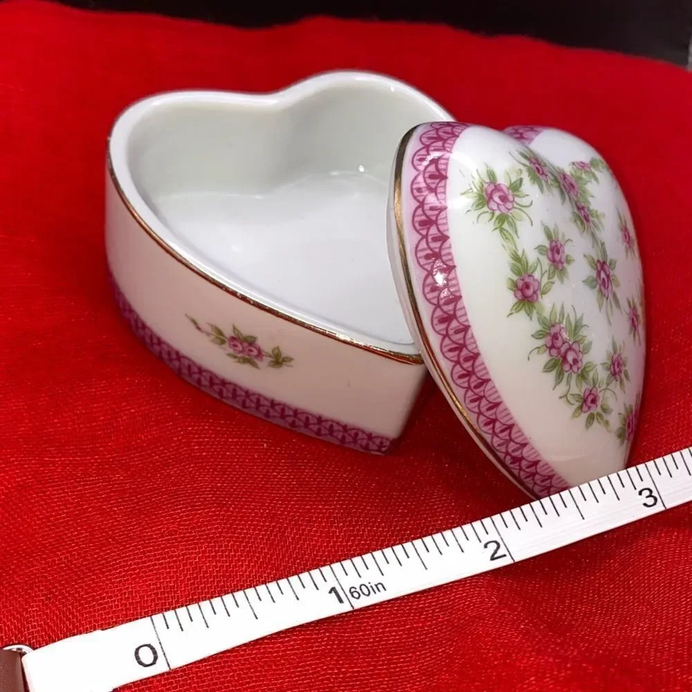 Lefton China hand painted vintage heart trinket container with lid